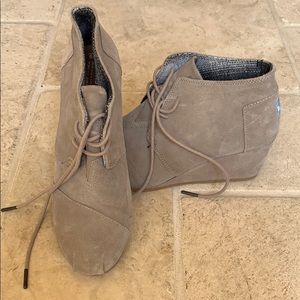Toms wedge booties